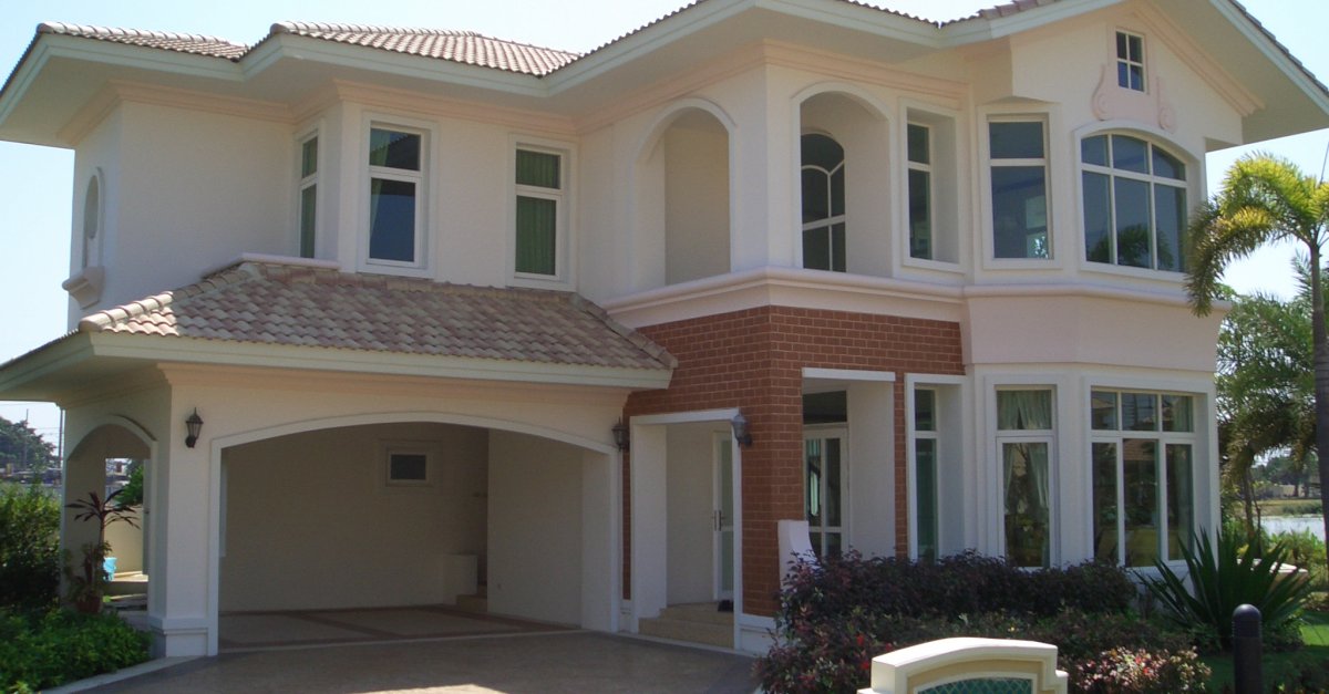 Luxury villas and basic detached houses made with precast concrete.
