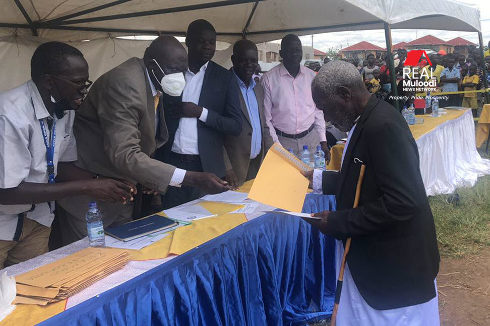 oil refinery in Hoima: Hoima 127 persons affected by Oil project receive land titles